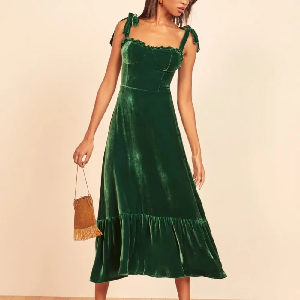 Reformation Antoinette Velvet Dress in Emerald - Picture 7 of 15